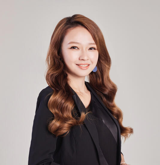 SCARLET LIM