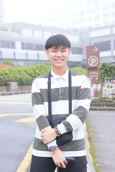 Zi Wei .