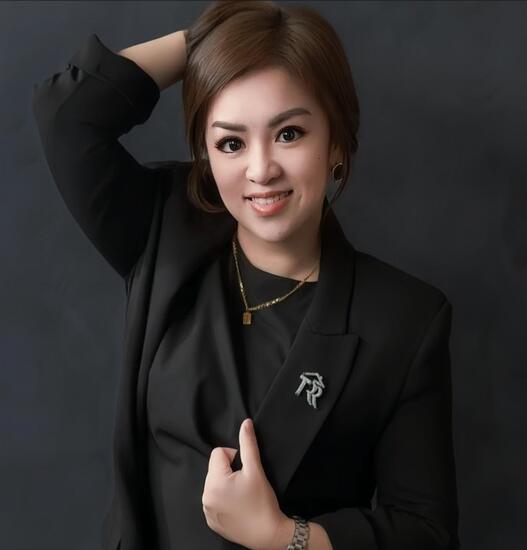 Annie Hee