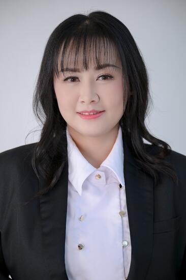 KELLY ONG