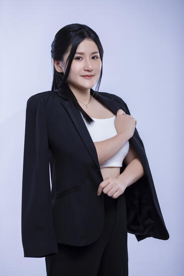 Hooi Yee Lee