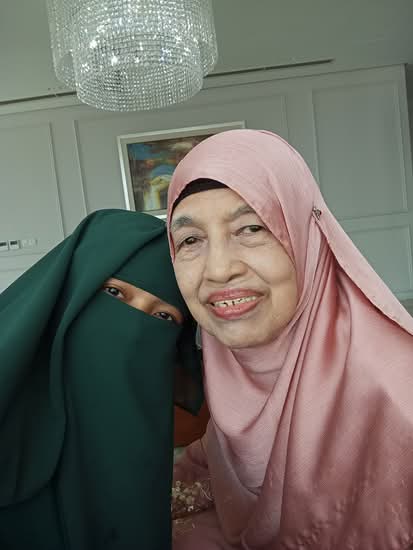 Ustazah Aina
