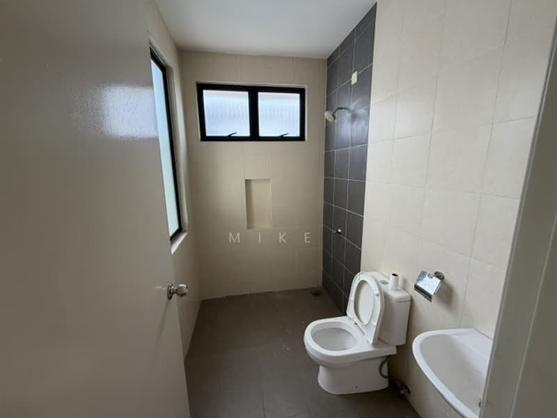 2-storey Terraced House for Sale in Taman Anggun 3 (Rawang) - Mike Yap - Bathroom - PropertyGuru.com.my