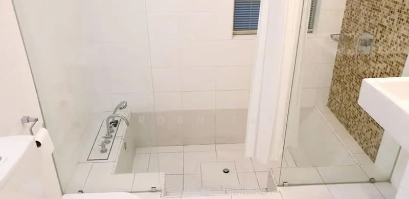 Kediaman Servis untuk Dijual di Solaris Dutamas - Jordan Tang - Bathroom - PropertyGuru.com.my