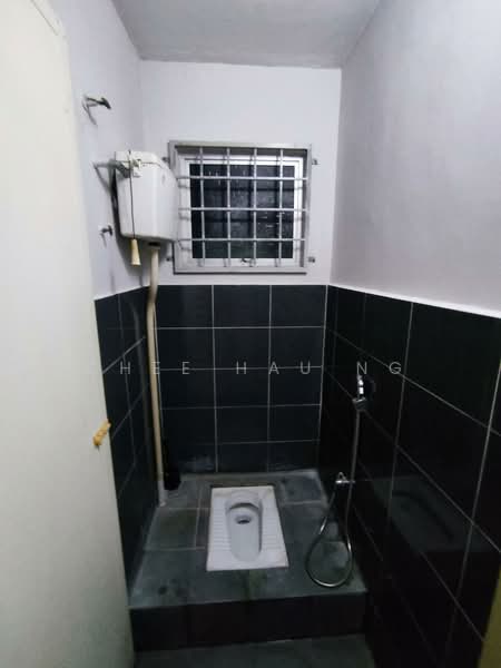 Rumah Teres 2 Tingkat untuk Disewa di Taman Paramount (Petaling Jaya) - Chee Hau Ng - Bathroom - PropertyGuru.com.my