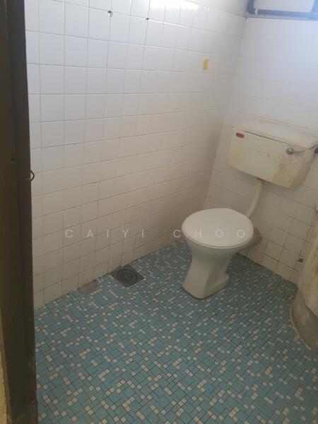 Upper floor one bathroom