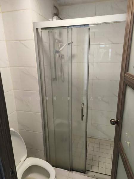 Apartment for Rent at Starview Bay @ Forest City - Robbie Tan - Bathroom - PropertyGuru.com.my
