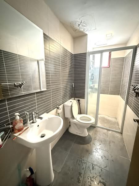 Kondominium untuk Disewa di Savanna Condominium - Mak Oliver - Bathroom - PropertyGuru.com.my