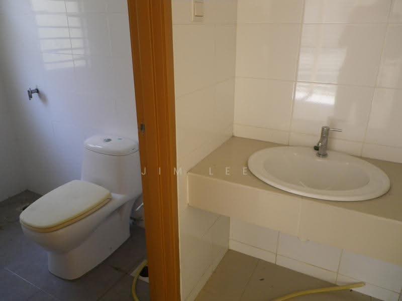 Rumah Kluster untuk Dijual di Anggun (Rawang) - Jim Lee - Bathroom - PropertyGuru.com.my