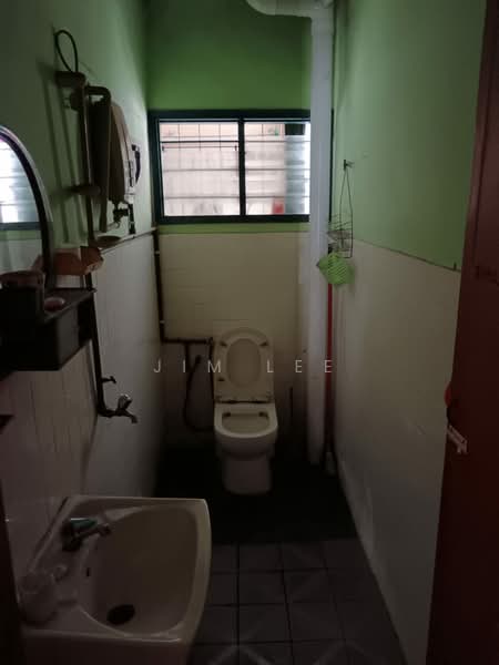 Rumah Teres 2 Tingkat untuk Dijual di Taman Daya (Kepong) - Jim Lee - Bathroom - PropertyGuru.com.my