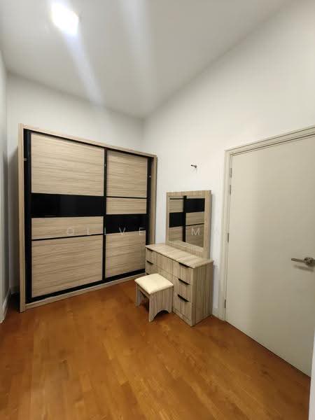 Condominium for Rent at KM1 East - Mak Oliver - Bedroom - PropertyGuru.com.my