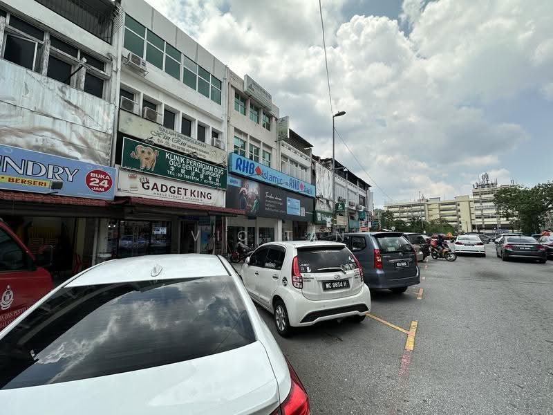 Shop for Rent in Kuala Lumpur (Jalan Klang Lama (Old Klang Road)) - Vic Tan - Exterior - PropertyGuru.com.my
