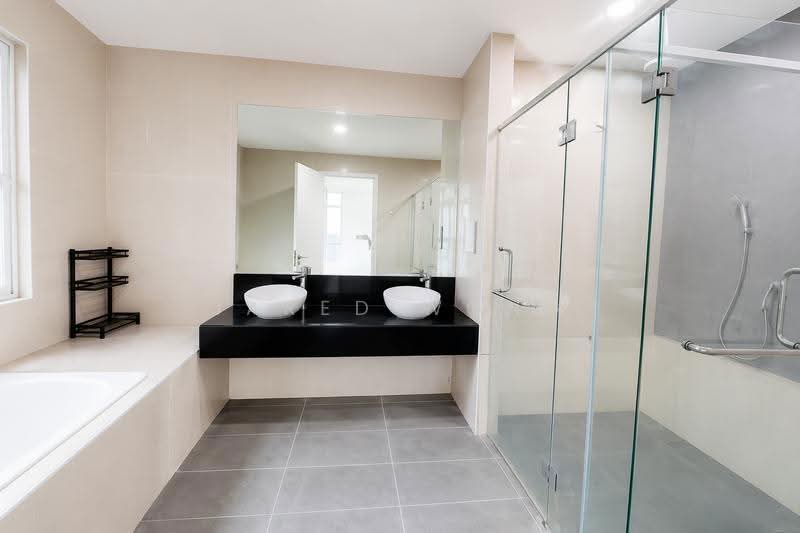Rumah Berkembar untuk Dijual di Cyberjaya (Selangor) - Jared Wong - Bathroom - PropertyGuru.com.my
