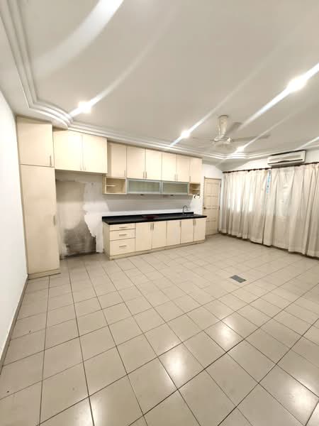 3-storey Terraced House for Rent in Happy Garden, Bukit Jalil, Sri Petaling, OUG (Kuchai Lama) - Mak Oliver - Kitchen - PropertyGuru.com.my