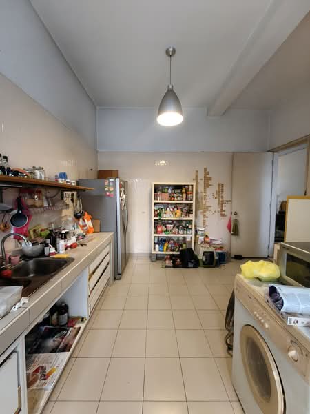 3-storey Terraced House for Sale in Taman Esplanad (Bukit Jalil) - Mak Oliver - Kitchen - PropertyGuru.com.my