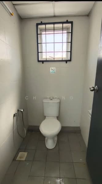 Office for Rent in Taman Puncak Jalil (Seri Kembangan) - ch yong - Bathroom - PropertyGuru.com.my