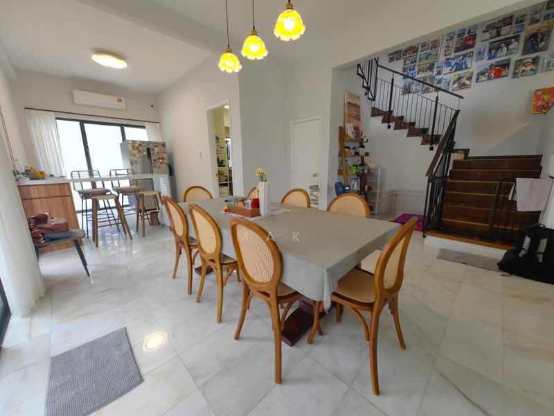 3-storey Terraced House for Sale in Taman Esplanad (Bukit Jalil) - Mak Oliver - Dining Room - PropertyGuru.com.my