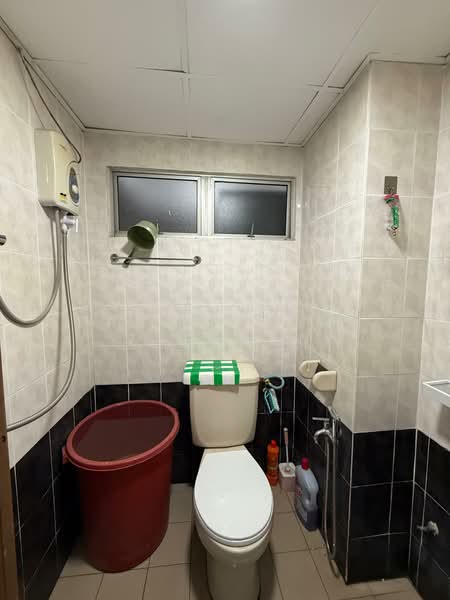Condominium for Rent at Endah Regal Condominium - Dante Leong Zhenwen - Bathroom - PropertyGuru.com.my