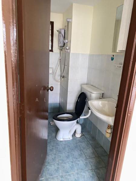 Apartment for Sale at Kinrara Ria - Alan Wan - Bathroom - PropertyGuru.com.my