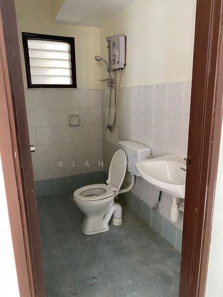 Apartment for Sale at Kinrara Ria - Alan Wan - Bathroom - PropertyGuru.com.my