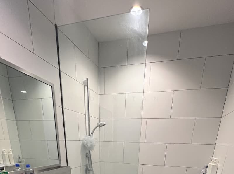 Kondominium untuk Dijual di Twy Duplex Condos - Jordan Tang - Bathroom - PropertyGuru.com.my