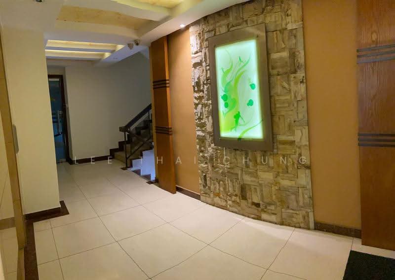 Office for Rent in Bandar Puteri Puchong (Puchong) - Lee Thai Chung - Corridor - PropertyGuru.com.my