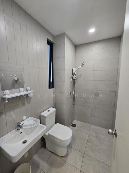 Kediaman Servis untuk Dijual di Kenwingston Avenue - Kevin Chuah - Bathroom - PropertyGuru.com.my