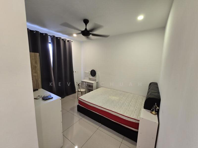 Kediaman Servis untuk Dijual di Kenwingston Avenue - Kevin Chuah - Bedroom - PropertyGuru.com.my