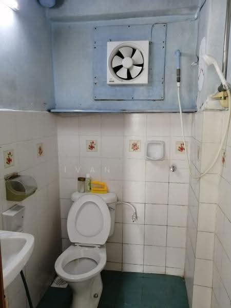 Apartment for Sale at Pangsapuri Vista Serdang - Ivan Lee CR - Bathroom - PropertyGuru.com.my