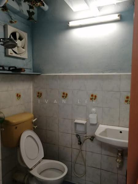 Apartment for Sale at Pangsapuri Vista Serdang - Ivan Lee CR - Bathroom - PropertyGuru.com.my