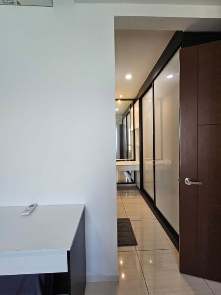 Condominium for Rent at Queens Residences Q1 @ Queens Waterfront - Wei Chin Ooi - Master Bedroom - PropertyGuru.com.my