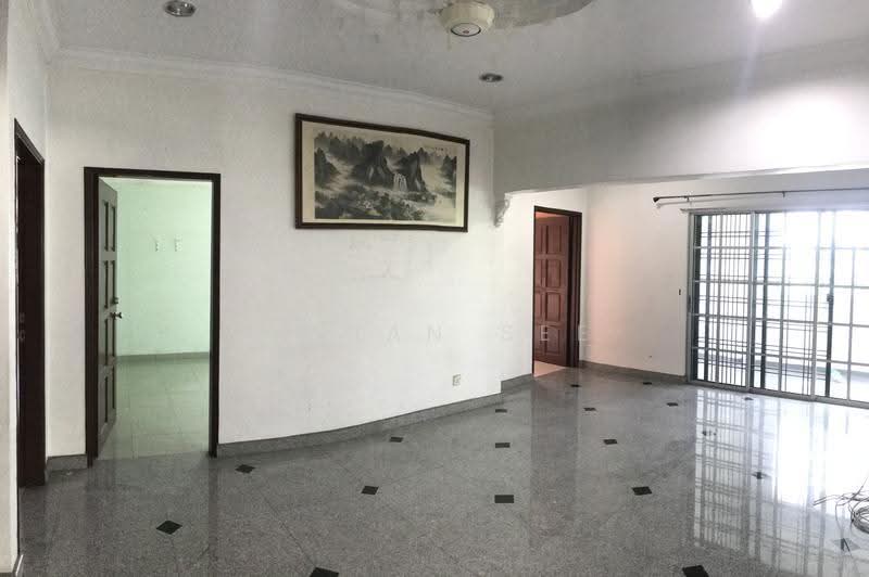 Living hall upstairs