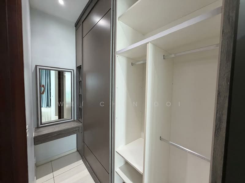 Kondominium untuk Disewa di Queens Residences Q1 @ Queens Waterfront - Wei Chin Ooi - Closet - PropertyGuru.com.my
