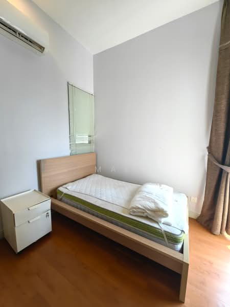 Condominium for Sale at KM1 East - Mak Oliver - Bedroom - PropertyGuru.com.my