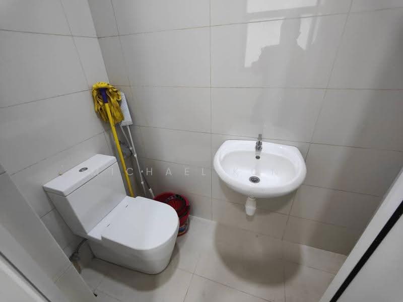 Service Residence for Rent at Banyan Tree Signatures - Michael Kong Kang Wei - Bathroom - PropertyGuru.com.my