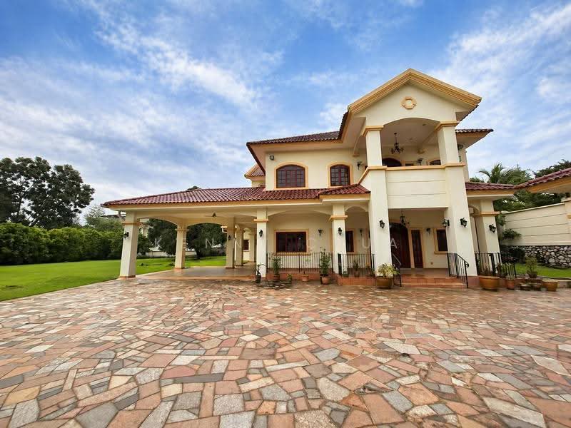 Bungalow House for Sale in Glenmarie Court (Glenmarie) - Kenny Chua - Exterior - PropertyGuru.com.my