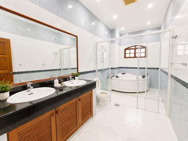 Bungalow House for Sale in Glenmarie Court (Glenmarie) - Kenny Chua - Bathroom - PropertyGuru.com.my