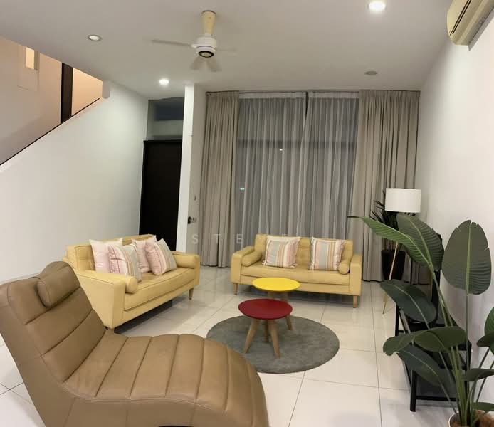 Rumah Teres 3 Tingkat untuk Dijual di Seri Kembangan (Selangor) - Steve Tham - Living Room - PropertyGuru.com.my