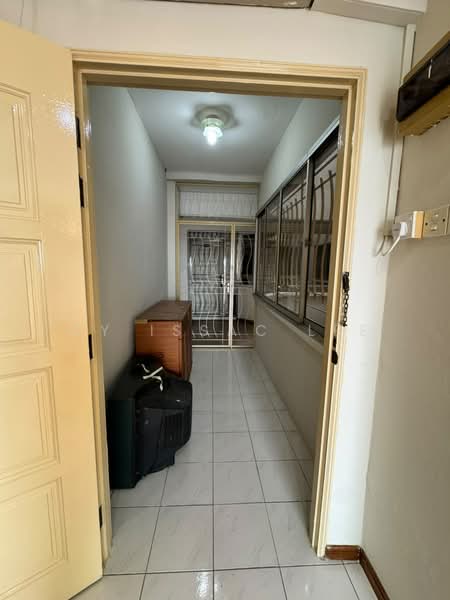 Kondominium untuk Dijual di Villa Emas - Cy Issac Lee - Corridor - PropertyGuru.com.my