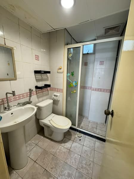 Kondominium untuk Dijual di Villa Emas - Cy Issac Lee - Bathroom - PropertyGuru.com.my