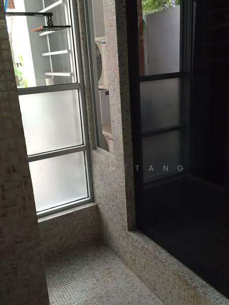 Kediaman Servis untuk Dijual di Verve Suites - Jordan Tang - Bathroom - PropertyGuru.com.my