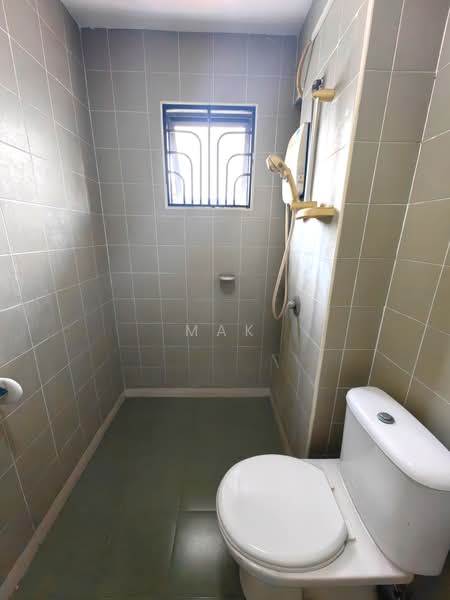 3-storey Terraced House for Sale in Taman Esplanad (Bukit Jalil) - Mak Oliver - Bathroom - PropertyGuru.com.my