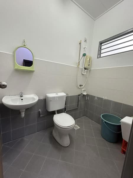 1-storey Terraced House for Rent in Seremban 2 Heights (Seremban 2) - Carine Tham - Bathroom - PropertyGuru.com.my