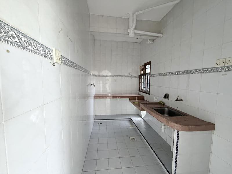 Pangsapuri untuk Dijual di Kiambang Apartment - Ashley Lim - Kitchen - PropertyGuru.com.my