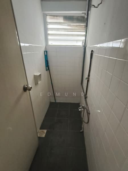 Kilang untuk Disewa di Taman Perindustrian Puchong (Puchong) - Edmund Chan - Bathroom - PropertyGuru.com.my