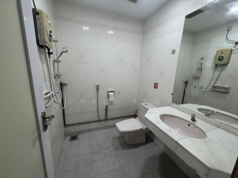 Semi-Detached House for Sale in Bandar Sunway (Sunway) - Ronald Khoo - Bathroom - PropertyGuru.com.my
