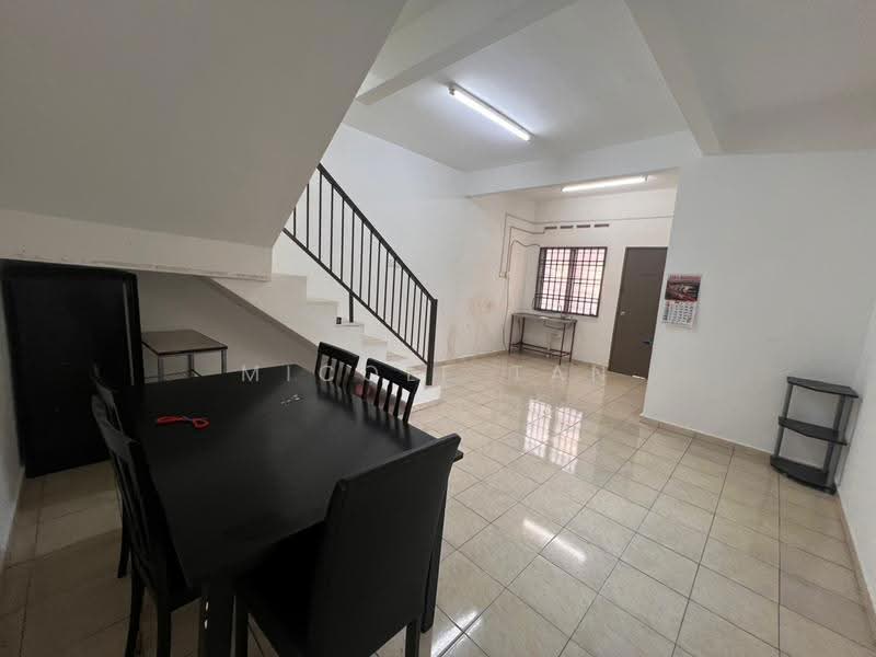 Rumah Teres 2-Tingkat untuk Disewa di Jalan Salleh (Muar) - Micole Tan - PropertyGuru.com.my