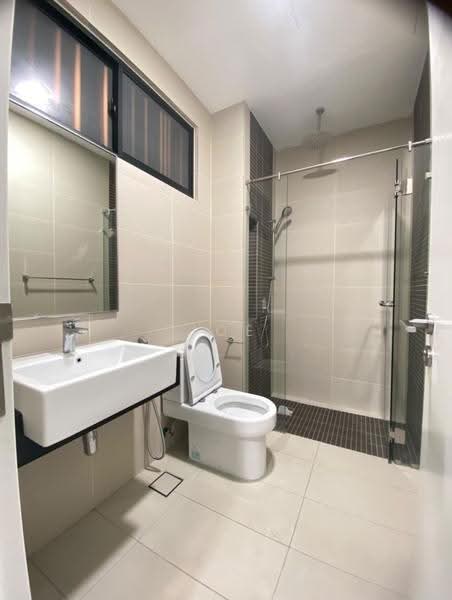 Kediaman Servis untuk Disewa di The Sentral Suites - Joe Vivek - Bathroom - PropertyGuru.com.my