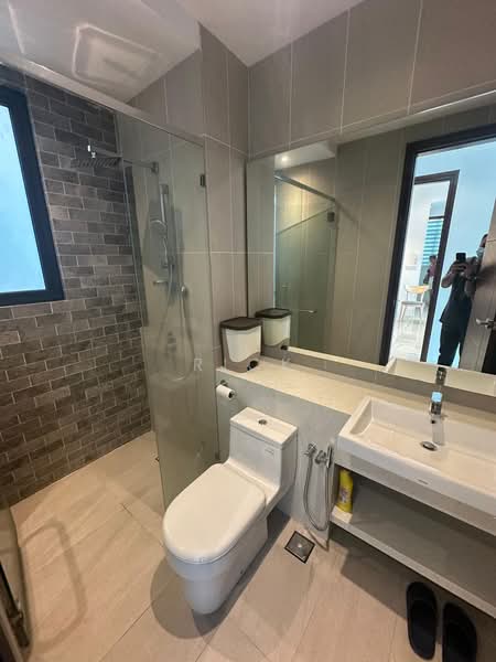 Kondominium untuk Disewa di Queens Residences Q1 @ Queens Waterfront - Rick Goh - Bathroom - PropertyGuru.com.my