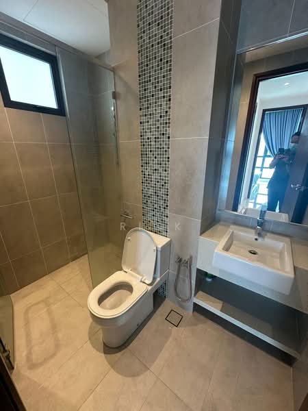 Kondominium untuk Disewa di Queens Residences Q1 @ Queens Waterfront - Rick Goh - Bathroom - PropertyGuru.com.my